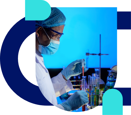 Imatge d’una persona en tons blaus al laboratori treballant amb elements gràfics del logotip de REDESSA HUB Imatge d’una persona en tons blaus al laboratori treballant amb elements gràfics del logotip de REDESSA HUB
