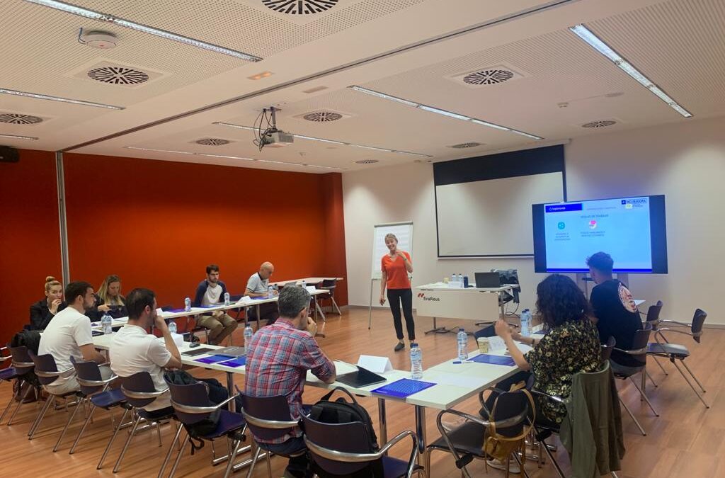 TRETZE STARTUPS DE LA INCUBADORA TIC INICIEN LES MENTORIES PERSONALITZADES